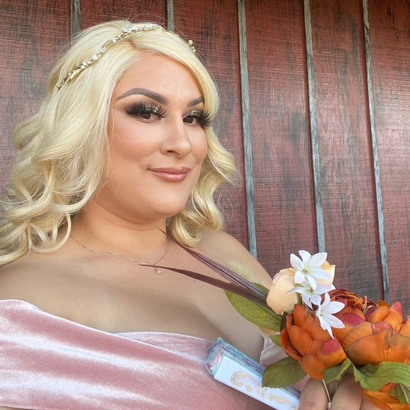 Meet your Posher, Salem 💕✨🥰 - Picture 3 of 10